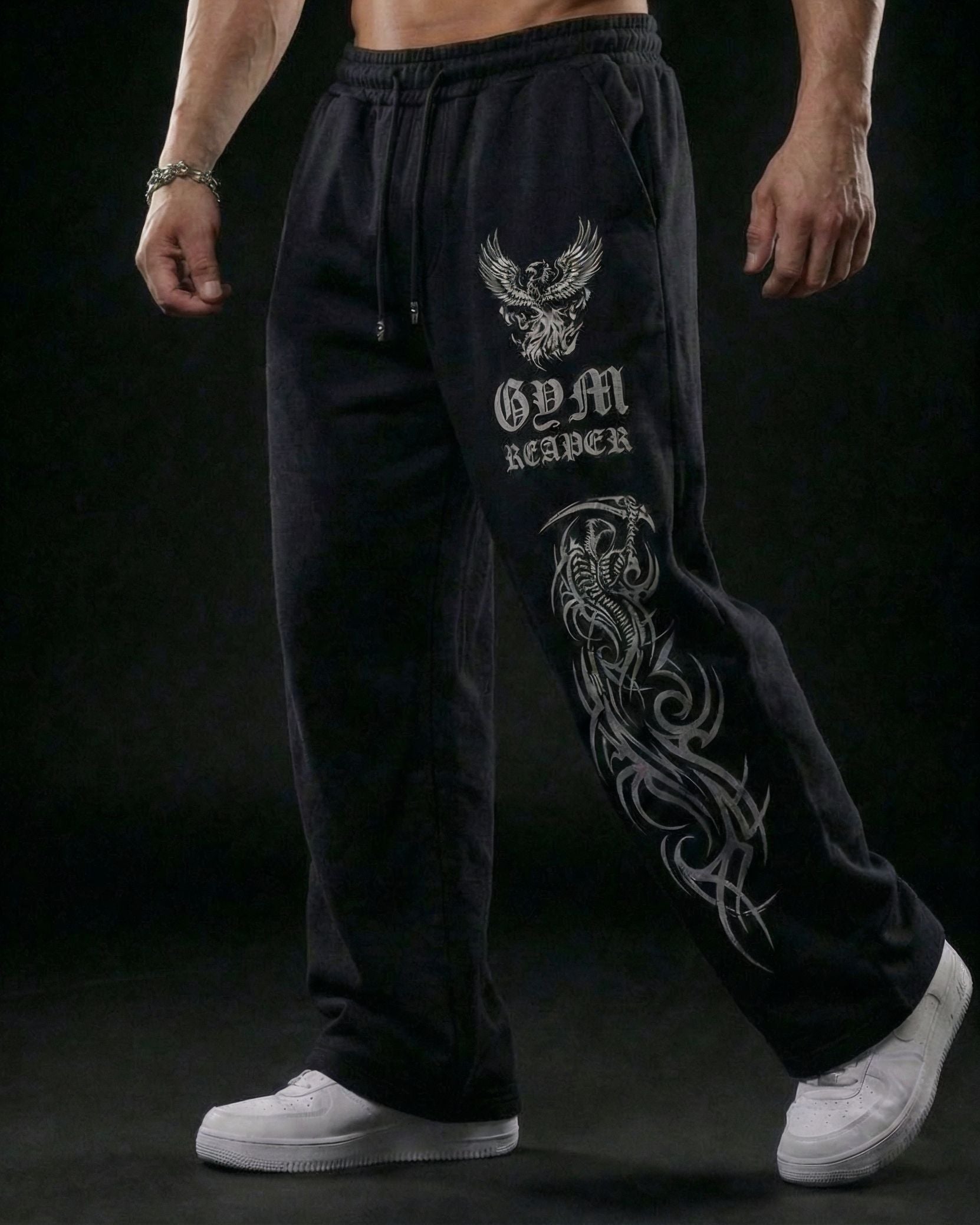 Pantalones baggy negros THE PHOENIX de Reaper con gráficos tribales de gran formato en la pierna, confeccionados en tejido pesado de alta densidad.