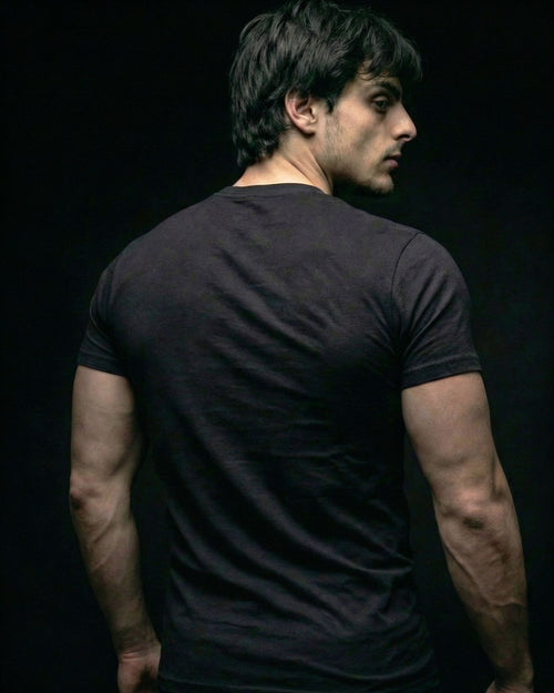 Camisa Muscle Fit negra modelo Legacy de Reaper con diseño de calavera en el pecho, ajuste atlético y tejido de alta densidad
