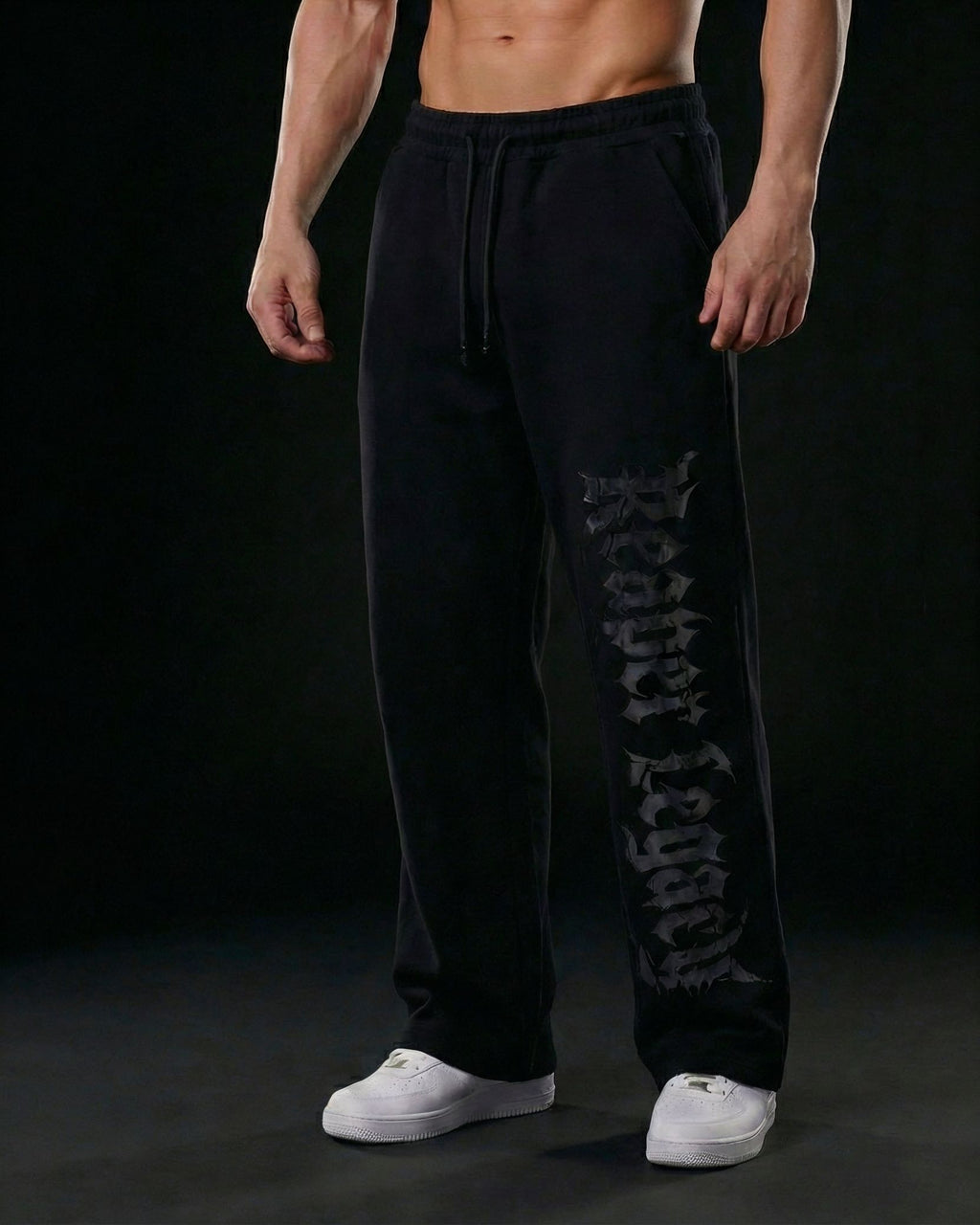 Pantalones baggy negros The Grave Walker de Reaper con tipografía gótica vertical, confeccionados en French Terry de alto gramaje para una caída pesada