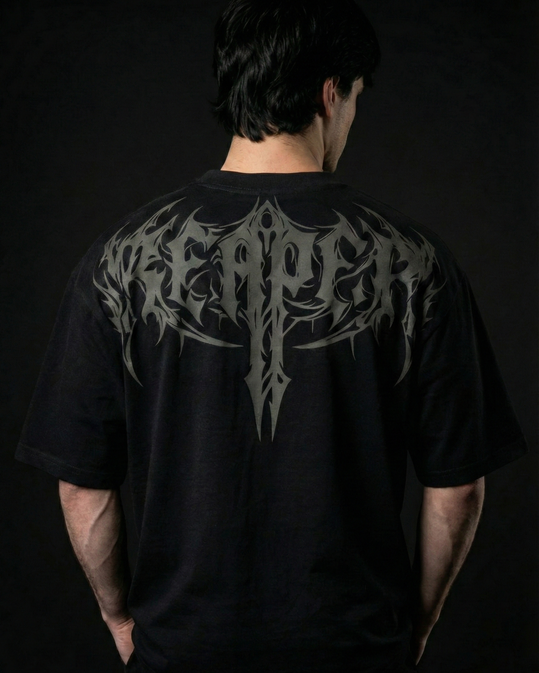 Vista trasera de camisa oversized heavyweight 380GSM color negro con estampado tonal oscuro The Phantom de Reaper.