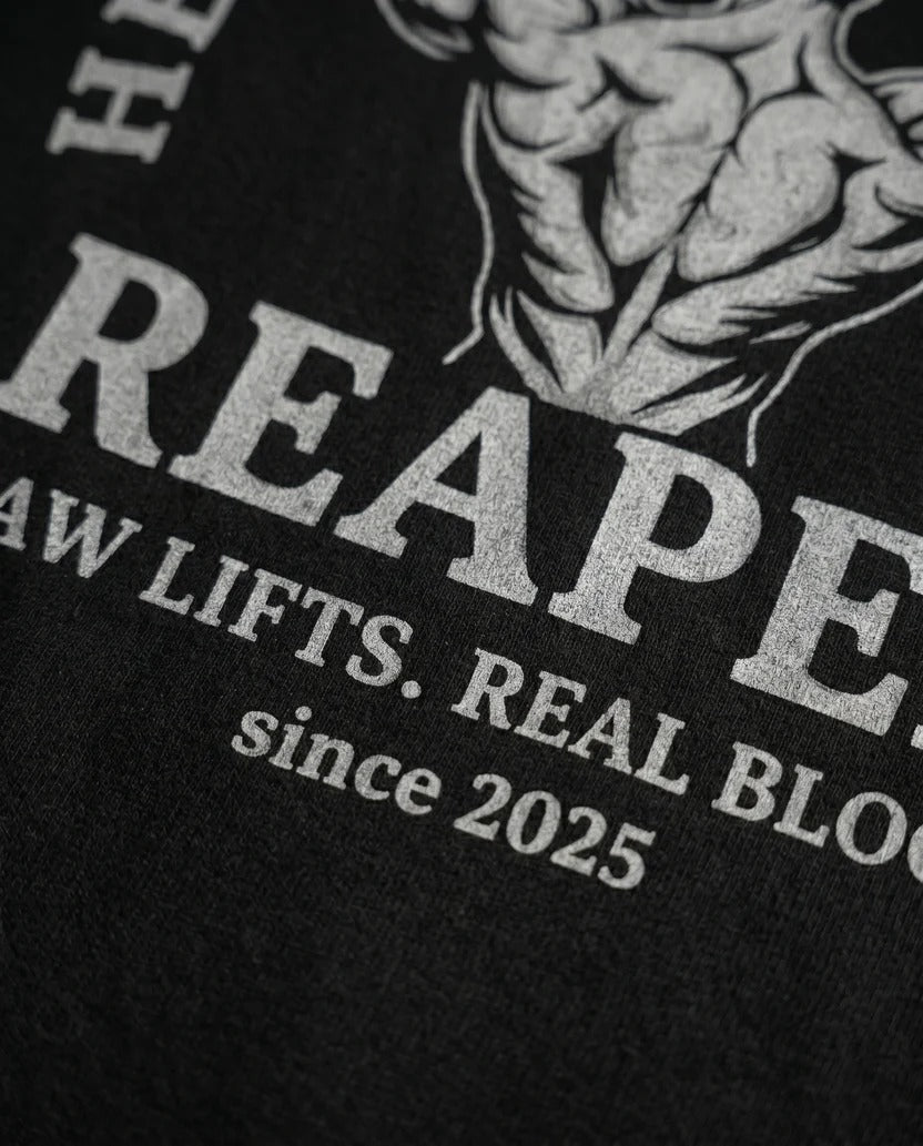 Detalle del tejido y estampado de camiseta oversized REAPER